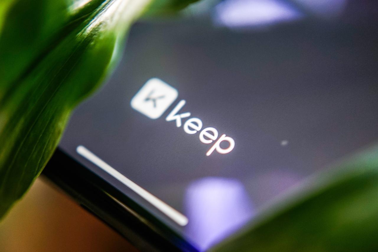 Phrasal Verbs With 'Keep' - Word Coach